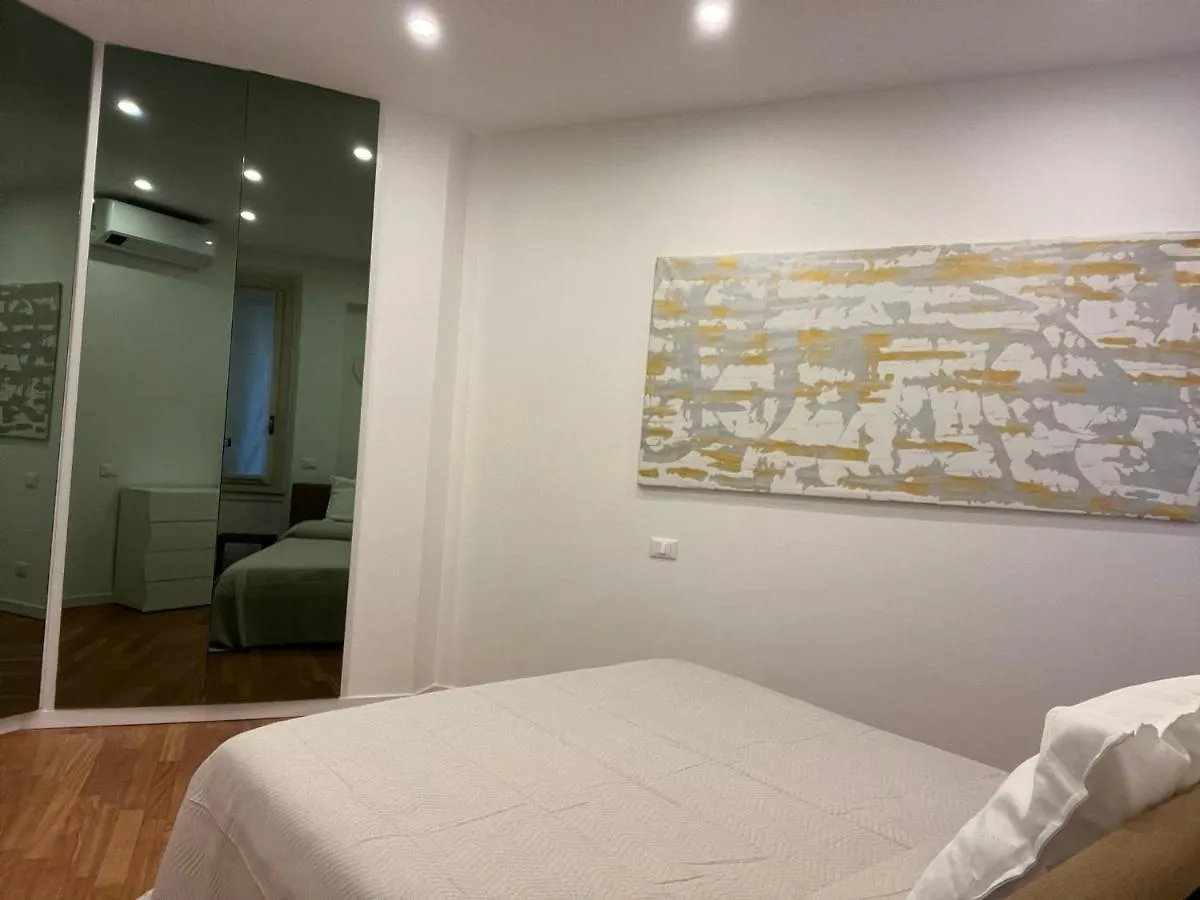 아파트 Casa Vercelli Delizioso Bilocale Moderno Nella Vecchia Milano